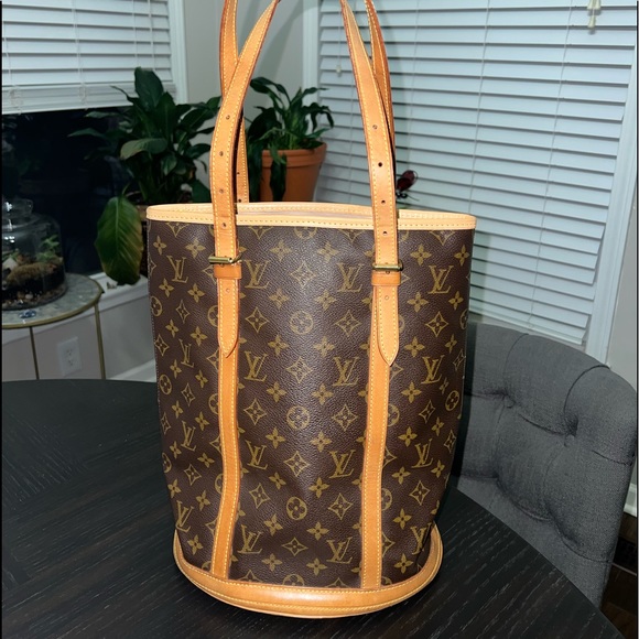 Louis Vuitton Handbags - Authentic Louis Vuitton Monogram Bucket GM Shoulder Bag.🤍